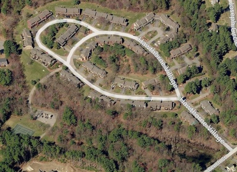 Hawthorne Village Condos near shopping, I495 02038 Real Estate